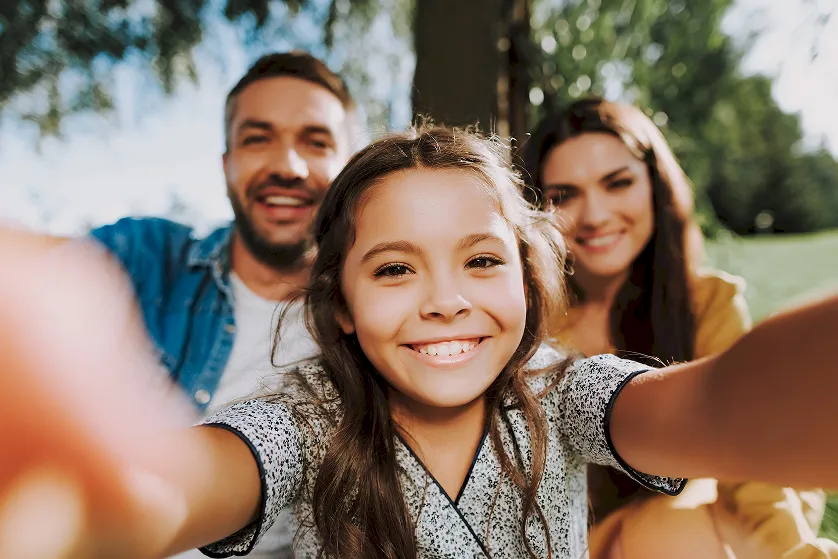 npac_oregon_story Girl taking a selfing with parents in the park